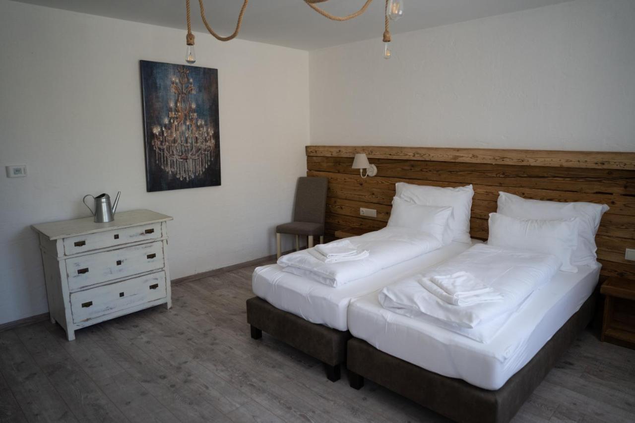 Pajta Apartman Es Vendeghaz Тата Экстерьер фото