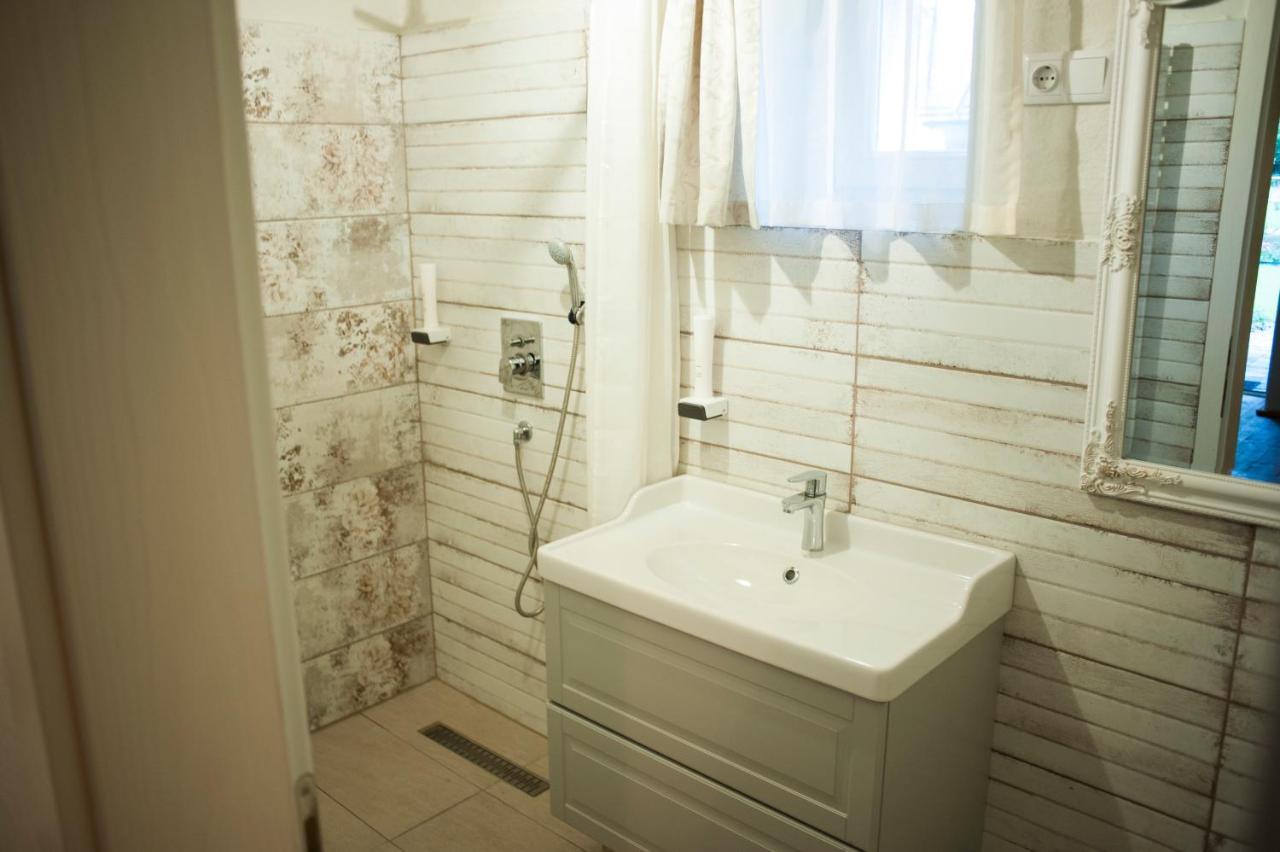 Pajta Apartman Es Vendeghaz Тата Экстерьер фото