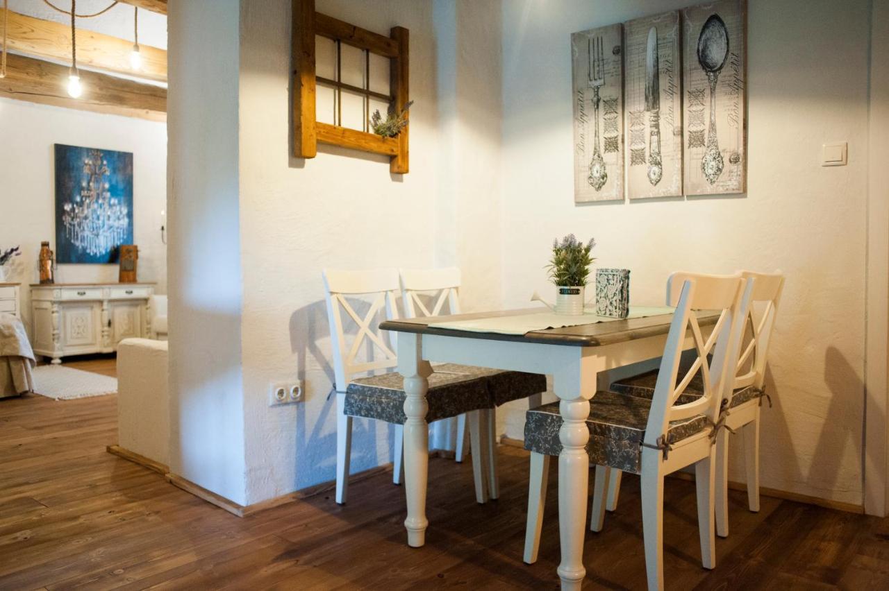 Pajta Apartman Es Vendeghaz Тата Экстерьер фото