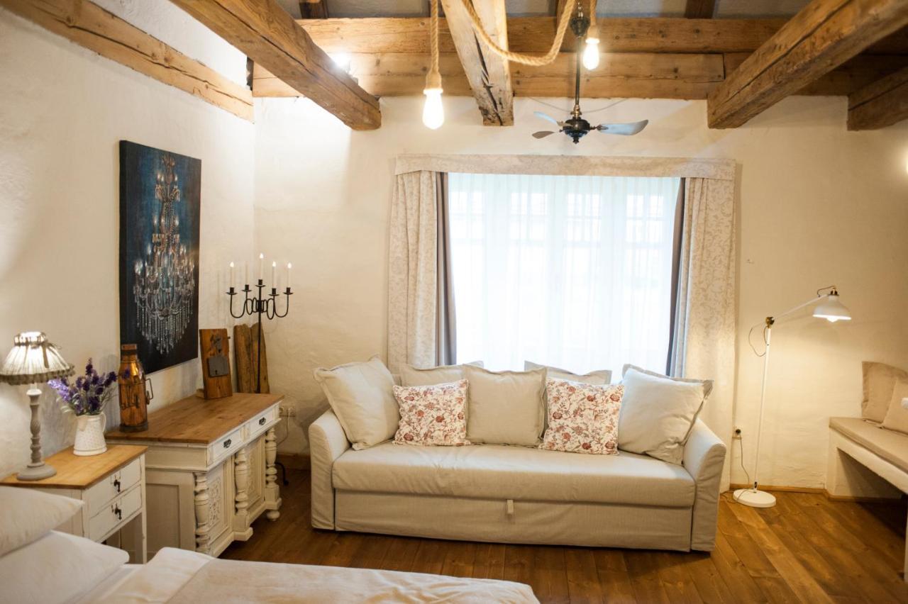 Pajta Apartman Es Vendeghaz Тата Экстерьер фото